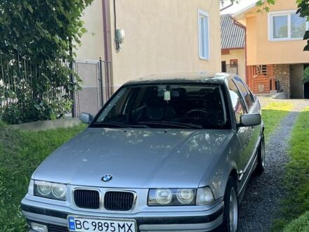 Серый БМВ 3 Серия, объемом двигателя 2.5 л и пробегом 300 тыс. км за 2900 $, фото 1 на Automoto.ua