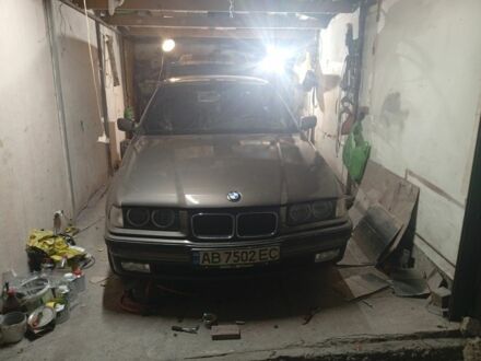 Серый БМВ 3 Серия, объемом двигателя 1.8 л и пробегом 200 тыс. км за 3000 $, фото 1 на Automoto.ua