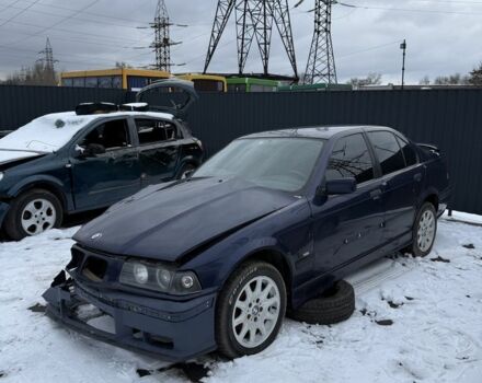 Серый БМВ 3 Серия, объемом двигателя 2 л и пробегом 300 тыс. км за 999 $, фото 1 на Automoto.ua