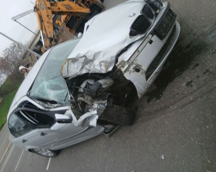 Серый БМВ 3 Серия, объемом двигателя 2 л и пробегом 177 тыс. км за 1000 $, фото 1 на Automoto.ua