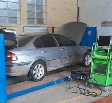 Серый БМВ 3 Серия, объемом двигателя 2 л и пробегом 240 тыс. км за 2000 $, фото 1 на Automoto.ua