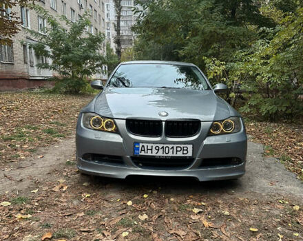 Серый БМВ 3 Серия, объемом двигателя 2 л и пробегом 292 тыс. км за 6600 $, фото 1 на Automoto.ua