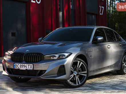 Серый БМВ 3 Серия, объемом двигателя 2 л и пробегом 26 тыс. км за 39500 $, фото 1 на Automoto.ua