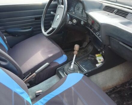 Синий БМВ 3 Серия, объемом двигателя 1.8 л и пробегом 279 тыс. км за 1500 $, фото 5 на Automoto.ua