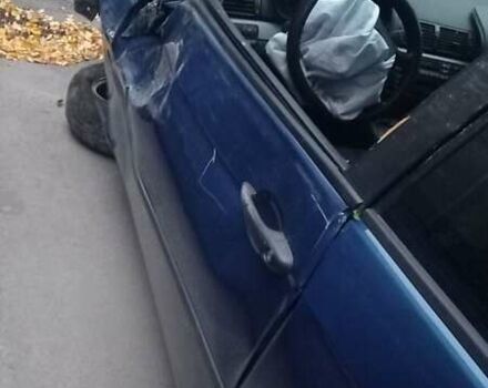 Синій БМВ 3 Серія, об'ємом двигуна 1.8 л та пробігом 240 тис. км за 500 $, фото 1 на Automoto.ua