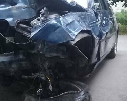 Синій БМВ 3 Серія, об'ємом двигуна 1.8 л та пробігом 240 тис. км за 500 $, фото 3 на Automoto.ua