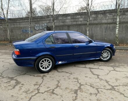 Синий БМВ 3 Серия, объемом двигателя 1.8 л и пробегом 550 тыс. км за 1950 $, фото 3 на Automoto.ua