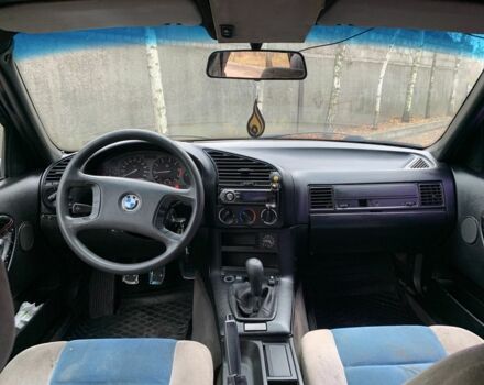 Синий БМВ 3 Серия, объемом двигателя 1.8 л и пробегом 550 тыс. км за 1950 $, фото 11 на Automoto.ua