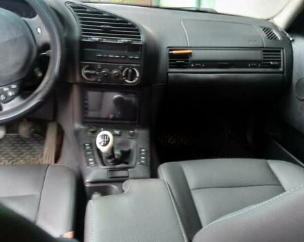 Синій БМВ 3 Серія, об'ємом двигуна 1.8 л та пробігом 280 тис. км за 2150 $, фото 6 на Automoto.ua