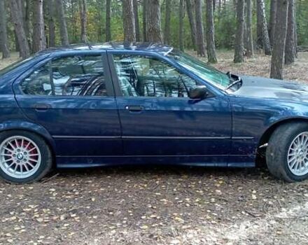 Синий БМВ 3 Серия, объемом двигателя 1.8 л и пробегом 505 тыс. км за 2600 $, фото 3 на Automoto.ua