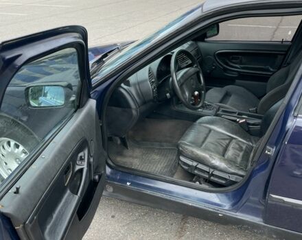 Синій БМВ 3 Серія, об'ємом двигуна 1.8 л та пробігом 379 тис. км за 2400 $, фото 5 на Automoto.ua