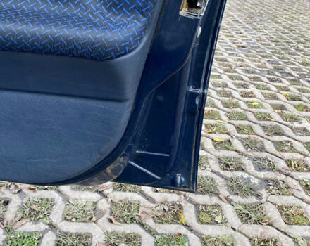 Синій БМВ 3 Серія, об'ємом двигуна 1.6 л та пробігом 374 тис. км за 2300 $, фото 12 на Automoto.ua