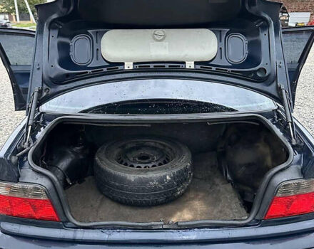 Синий БМВ 3 Серия, объемом двигателя 1.6 л и пробегом 350 тыс. км за 2700 $, фото 4 на Automoto.ua