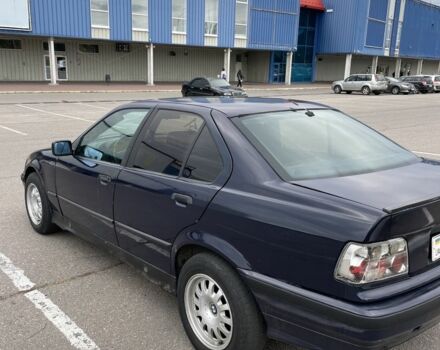 Синій БМВ 3 Серія, об'ємом двигуна 1.8 л та пробігом 379 тис. км за 2400 $, фото 4 на Automoto.ua