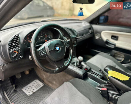 Синий БМВ 3 Серия, объемом двигателя 1.6 л и пробегом 265 тыс. км за 1750 $, фото 12 на Automoto.ua