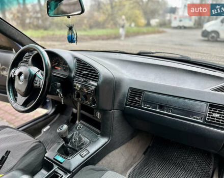 Синий БМВ 3 Серия, объемом двигателя 1.6 л и пробегом 265 тыс. км за 1750 $, фото 15 на Automoto.ua