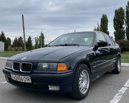 Синій БМВ 3 Серія, об'ємом двигуна 1.8 л та пробігом 379 тис. км за 2400 $, фото 1 на Automoto.ua