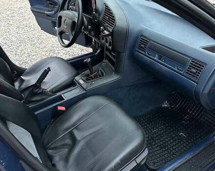 Синий БМВ 3 Серия, объемом двигателя 1.6 л и пробегом 350 тыс. км за 2700 $, фото 3 на Automoto.ua