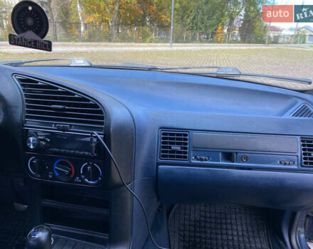 Синій БМВ 3 Серія, об'ємом двигуна 1.6 л та пробігом 374 тис. км за 2300 $, фото 26 на Automoto.ua