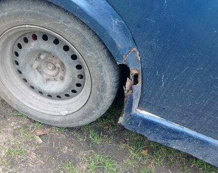 Синій БМВ 3 Серія, об'ємом двигуна 2.5 л та пробігом 300 тис. км за 1350 $, фото 3 на Automoto.ua