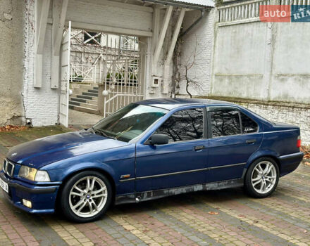 Синий БМВ 3 Серия, объемом двигателя 1.6 л и пробегом 265 тыс. км за 1750 $, фото 1 на Automoto.ua