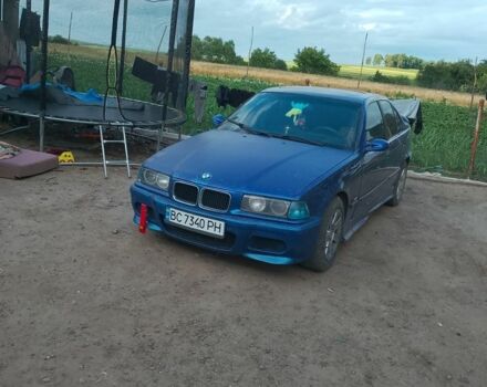 Синій БМВ 3 Серія, об'ємом двигуна 1.8 л та пробігом 1000 тис. км за 1700 $, фото 3 на Automoto.ua