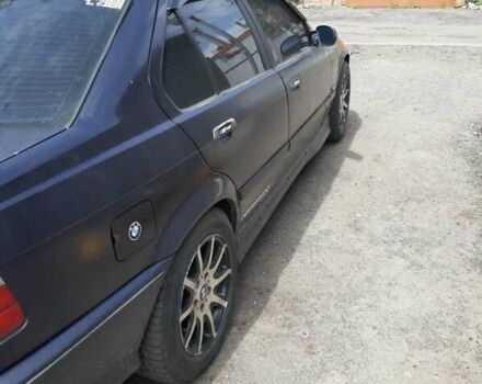 Синій БМВ 3 Серія, об'ємом двигуна 1.8 л та пробігом 357 тис. км за 3300 $, фото 4 на Automoto.ua