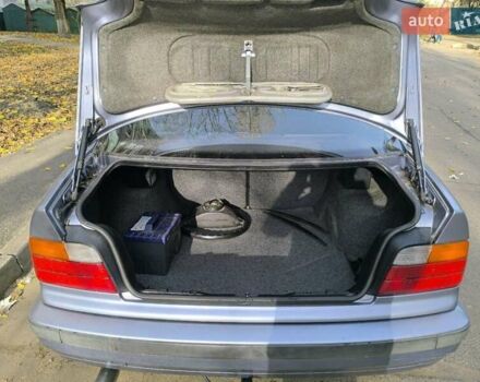 Синий БМВ 3 Серия, объемом двигателя 1.8 л и пробегом 240 тыс. км за 2800 $, фото 11 на Automoto.ua