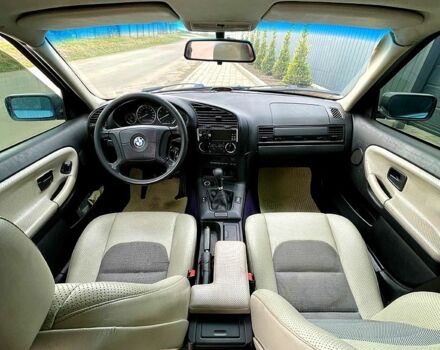 Синий БМВ 3 Серия, объемом двигателя 1.8 л и пробегом 280 тыс. км за 4000 $, фото 6 на Automoto.ua