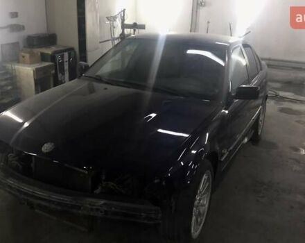 Синий БМВ 3 Серия, объемом двигателя 1.8 л и пробегом 438 тыс. км за 3000 $, фото 8 на Automoto.ua