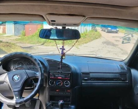Синий БМВ 3 Серия, объемом двигателя 1.8 л и пробегом 200 тыс. км за 2650 $, фото 2 на Automoto.ua