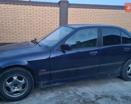 Синий БМВ 3 Серия, объемом двигателя 1.8 л и пробегом 438 тыс. км за 3000 $, фото 4 на Automoto.ua