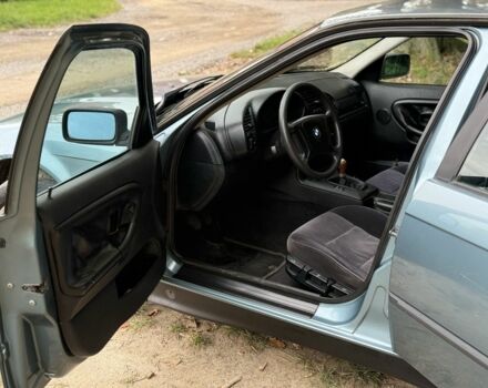 Синий БМВ 3 Серия, объемом двигателя 2 л и пробегом 280 тыс. км за 2500 $, фото 5 на Automoto.ua