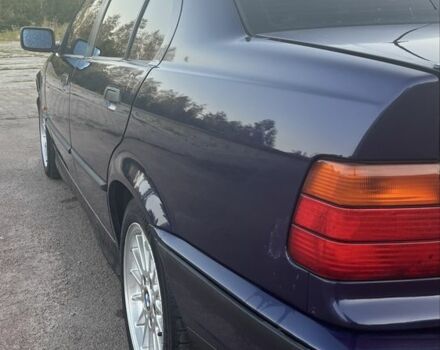 Синий БМВ 3 Серия, объемом двигателя 1.8 л и пробегом 400 тыс. км за 3000 $, фото 9 на Automoto.ua