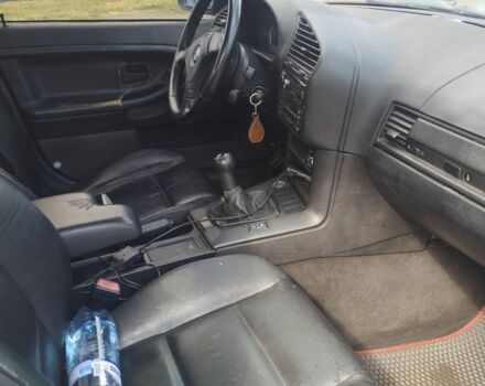 Синий БМВ 3 Серия, объемом двигателя 1.7 л и пробегом 70 тыс. км за 1700 $, фото 2 на Automoto.ua