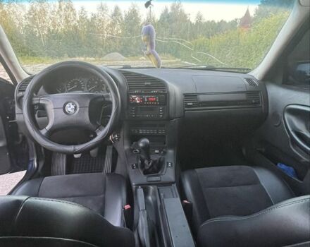 Синий БМВ 3 Серия, объемом двигателя 1.8 л и пробегом 400 тыс. км за 3000 $, фото 3 на Automoto.ua