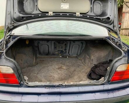 Синий БМВ 3 Серия, объемом двигателя 1.8 л и пробегом 790 тыс. км за 2500 $, фото 4 на Automoto.ua