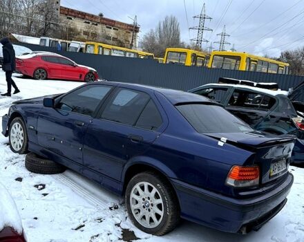 Синий БМВ 3 Серия, объемом двигателя 2 л и пробегом 300 тыс. км за 999 $, фото 1 на Automoto.ua