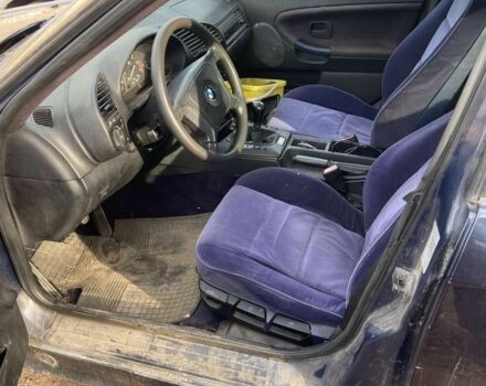 Синий БМВ 3 Серия, объемом двигателя 2 л и пробегом 300 тыс. км за 750 $, фото 3 на Automoto.ua