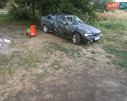 Синий БМВ 3 Серия, объемом двигателя 1.8 л и пробегом 250 тыс. км за 900 $, фото 7 на Automoto.ua