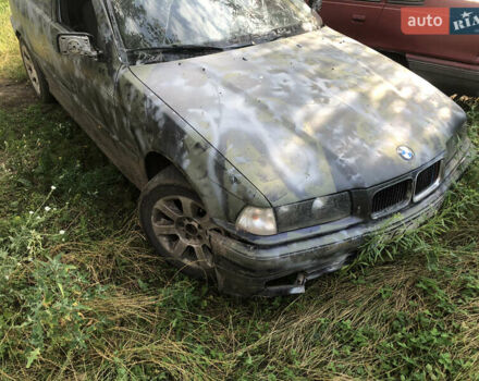 Синий БМВ 3 Серия, объемом двигателя 1.8 л и пробегом 250 тыс. км за 900 $, фото 3 на Automoto.ua