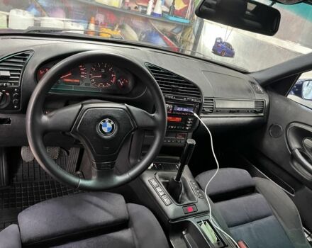 Синий БМВ 3 Серия, объемом двигателя 2 л и пробегом 420 тыс. км за 6000 $, фото 2 на Automoto.ua