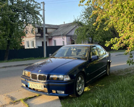 Синий БМВ 3 Серия, объемом двигателя 1.8 л и пробегом 300 тыс. км за 3500 $, фото 2 на Automoto.ua