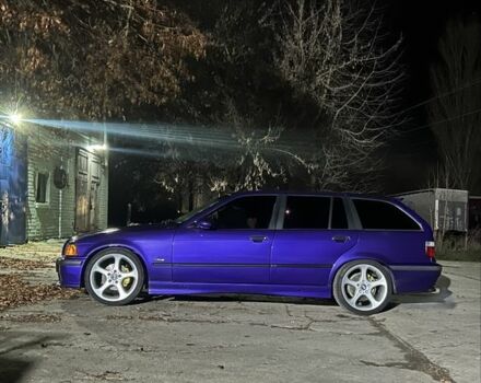 Синий БМВ 3 Серия, объемом двигателя 2 л и пробегом 300 тыс. км за 4600 $, фото 2 на Automoto.ua