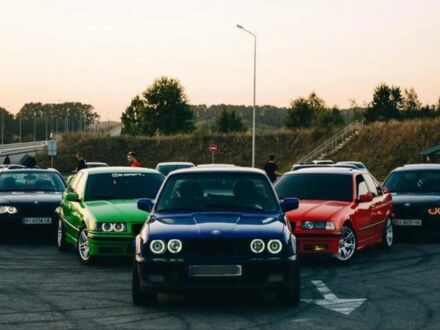 Синий БМВ 3 Серия, объемом двигателя 2 л и пробегом 200 тыс. км за 2500 $, фото 1 на Automoto.ua