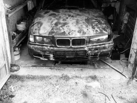 Синий БМВ 3 Серия, объемом двигателя 1.8 л и пробегом 250 тыс. км за 900 $, фото 1 на Automoto.ua