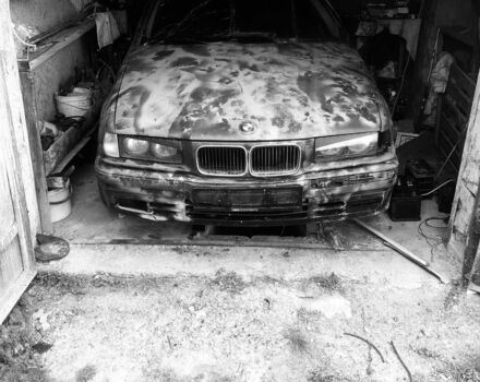 Синий БМВ 3 Серия, объемом двигателя 1.8 л и пробегом 250 тыс. км за 999 $, фото 1 на Automoto.ua