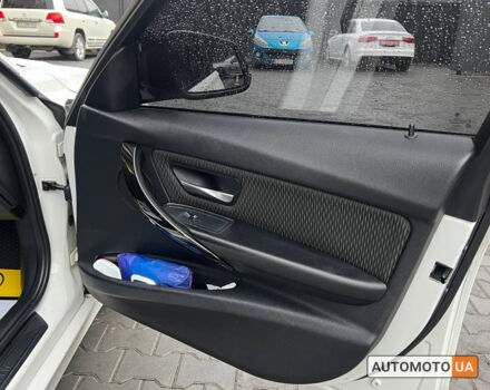 Белый БМВ 318, объемом двигателя 2 л и пробегом 264 тыс. км за 12000 $, фото 13 на Automoto.ua