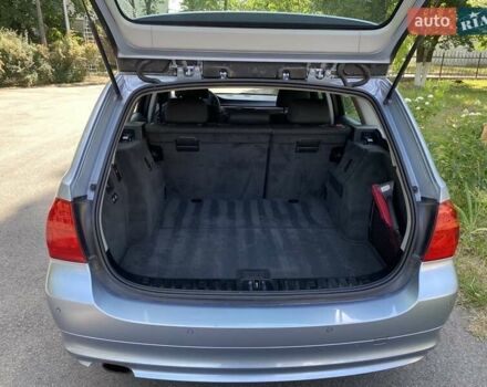 Серый БМВ 318, объемом двигателя 2 л и пробегом 73 тыс. км за 10800 $, фото 2 на Automoto.ua