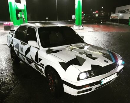 Белый БМВ 320, объемом двигателя 2 л и пробегом 30 тыс. км за 2450 $, фото 1 на Automoto.ua